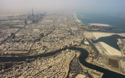 Dubai mit dem Burj Khalifa (828m) , dem höchsten Bauwerk der Welt